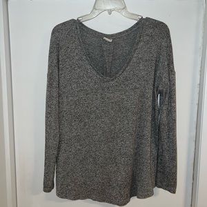 Light sweater. Grey. Size L.